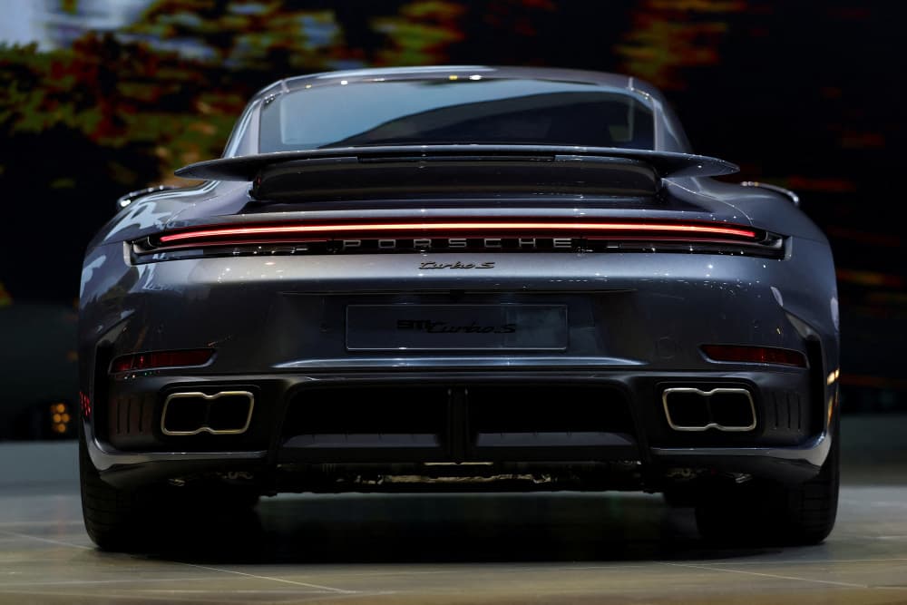Porsche est engagée dans un plan de " réorientation stratégique " à 2,7 milliards d'euros.