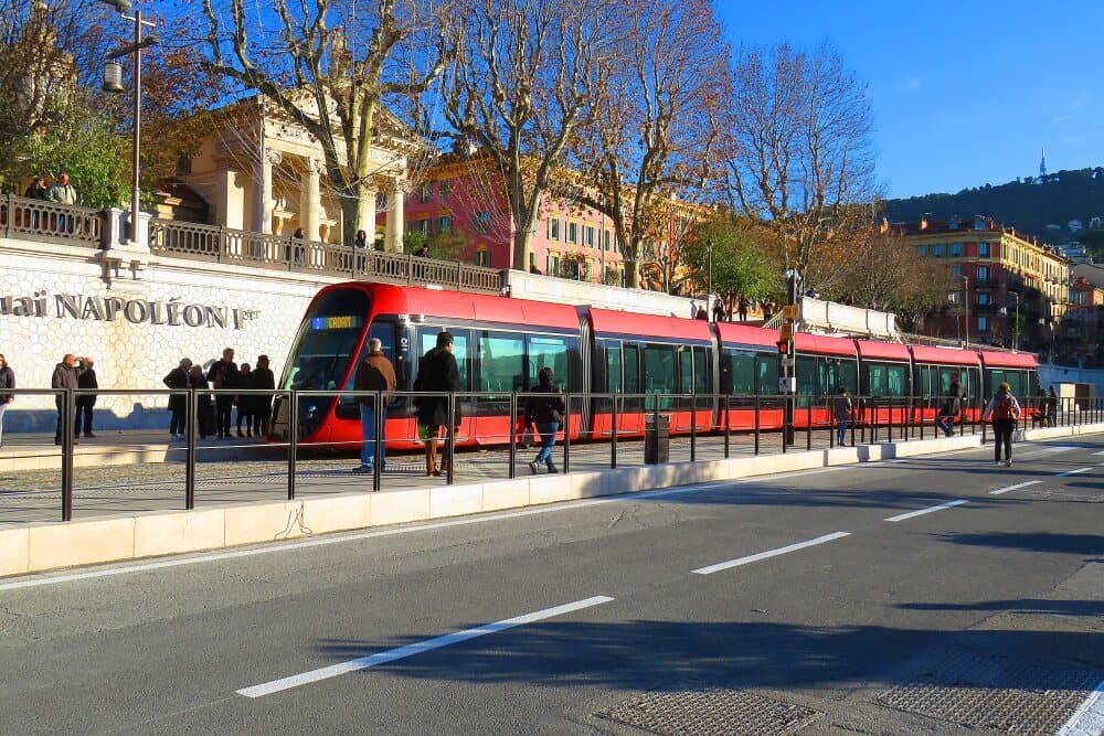 ©Sylvestre/MAXPPP - Nice France 16/12/2019 ; SYLVESTRE / MAXPPP tram de la ligne 2 au port lympia, quai napoleon premier (MaxPPP TagID: maxnewsworldfive004227.jpg) [Photo via MaxPPP] - tram au port