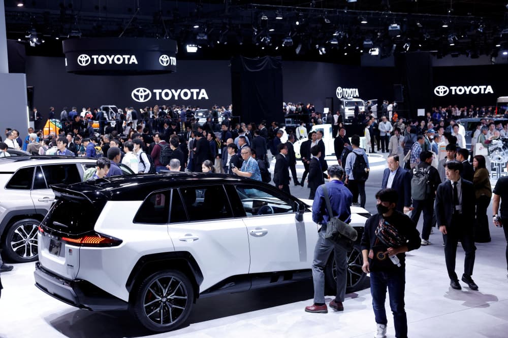 Aux États-Unis, Toyota reste le deuxième constructeur du pays, derrière GM mais devant Ford et Stellantis.