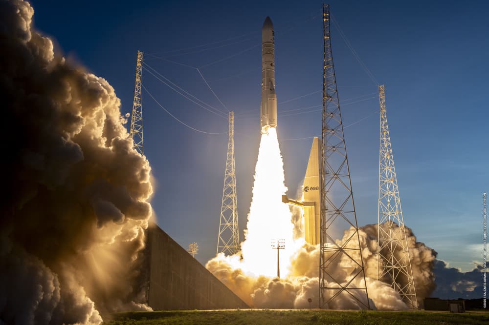 Décollage d'une Ariane 6 depuis Kourou.