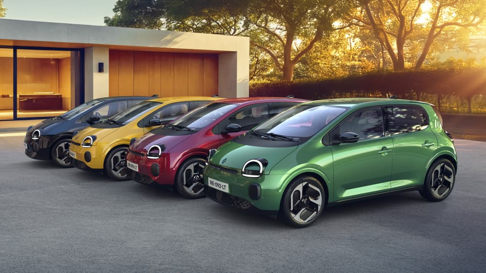 La nouvelle Twingo, au style rétro rappelant le modèle de 1993, se veut innovante par sa compacité, son prix serré pour une voiture zéro émission et ses prestations.