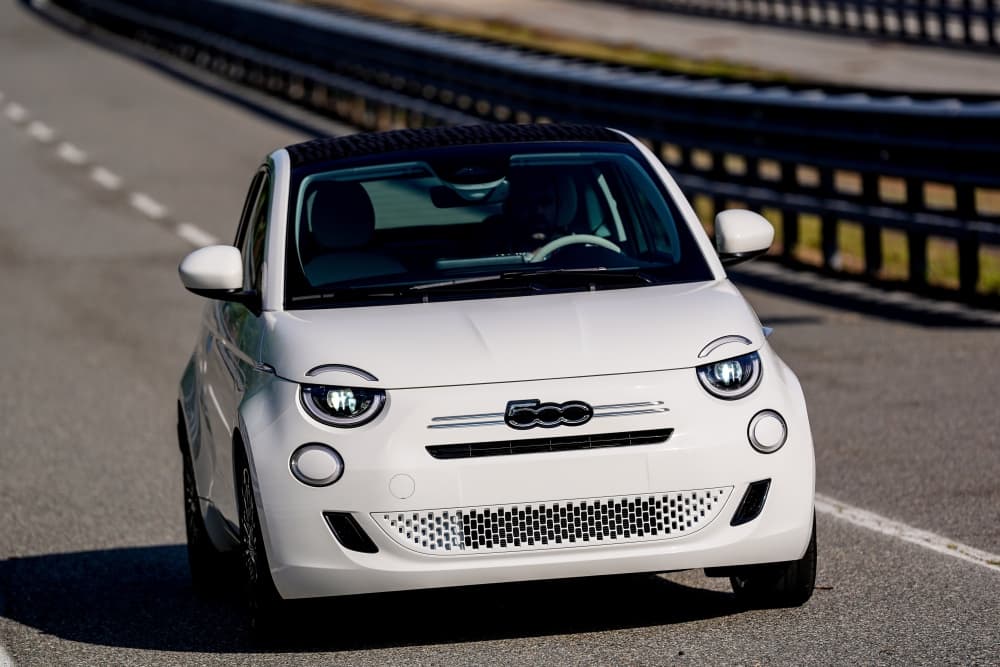 La Fiat 500 hybride doit compléter la 500 électrique, commercialisée il y a cinq ans.