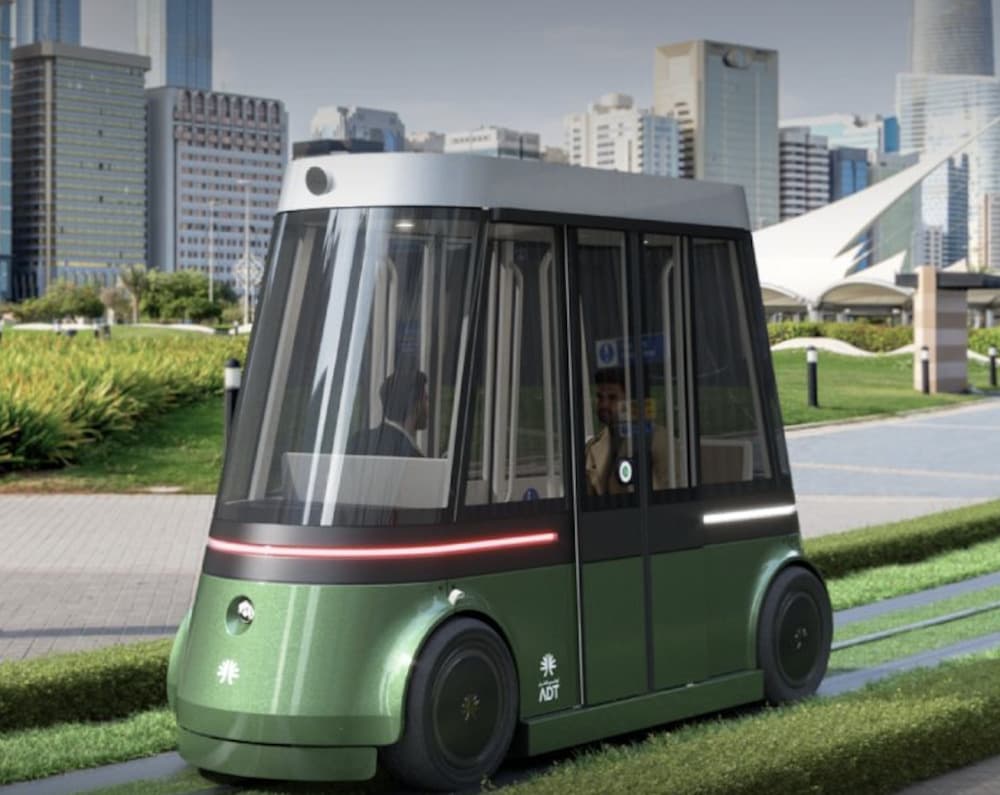 Urbanloop prépare la mise en service d’un démonstrateur à Abou Dabi d’ici 2026, sur le site expérimental de Masdar City, ville "bas carbone".