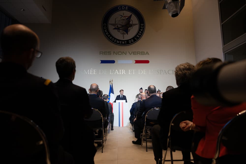 Emmanuel Macron inaugure les locaux du Commandement de l'espace à Toulouse.