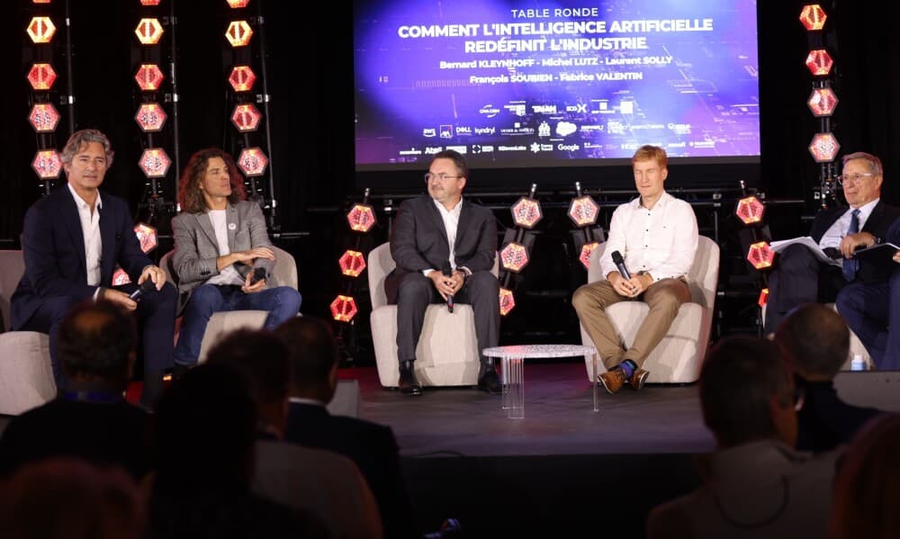 De gauche à droite : Laurent Solly (vice-président Meta Europe), Michel Lutz (digital factory head of data & AI, TotalEnergies), François Soubien (Global CEO, Talan), Fabrice Valentin (VP HO ArtificiaI Intelligence, Airbus) et Bernard Kleynhoff...