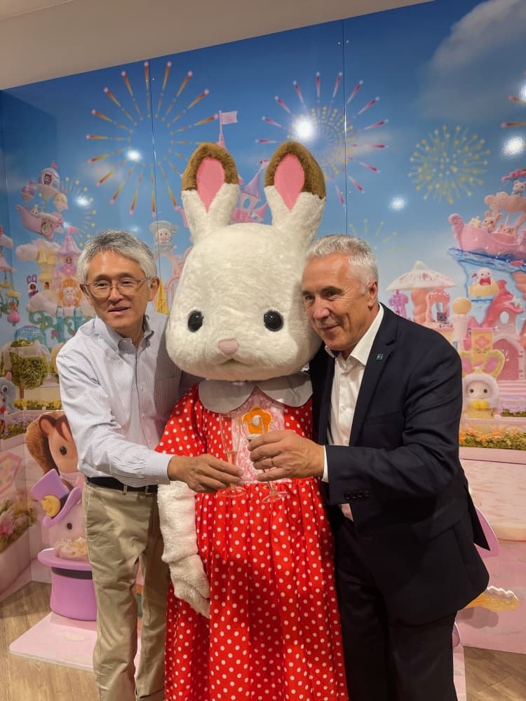 Fabrice Aumont (Directeur Général Epoch d'Enfance) et Kazuhiro Onoda (Président Epoch)