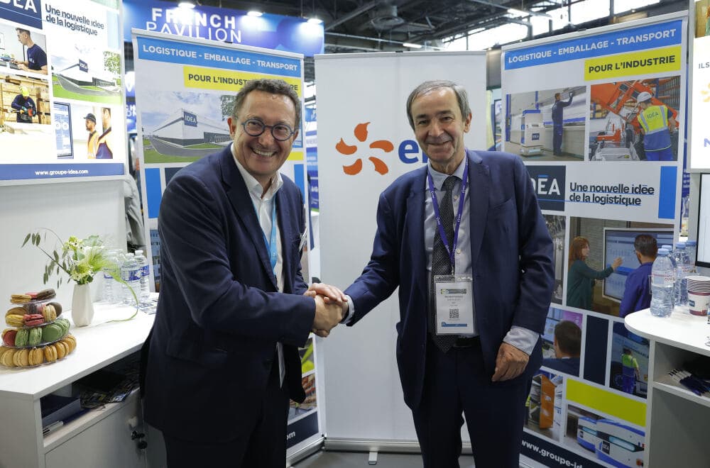 A gauche, Nicolas Derouault, PDG du groupe Idea et Bernard Fontana, PDG du groupe EDF lors du World Nuclear Exhibition (WNE 2025), le salon international dédié au nucléaire civil.