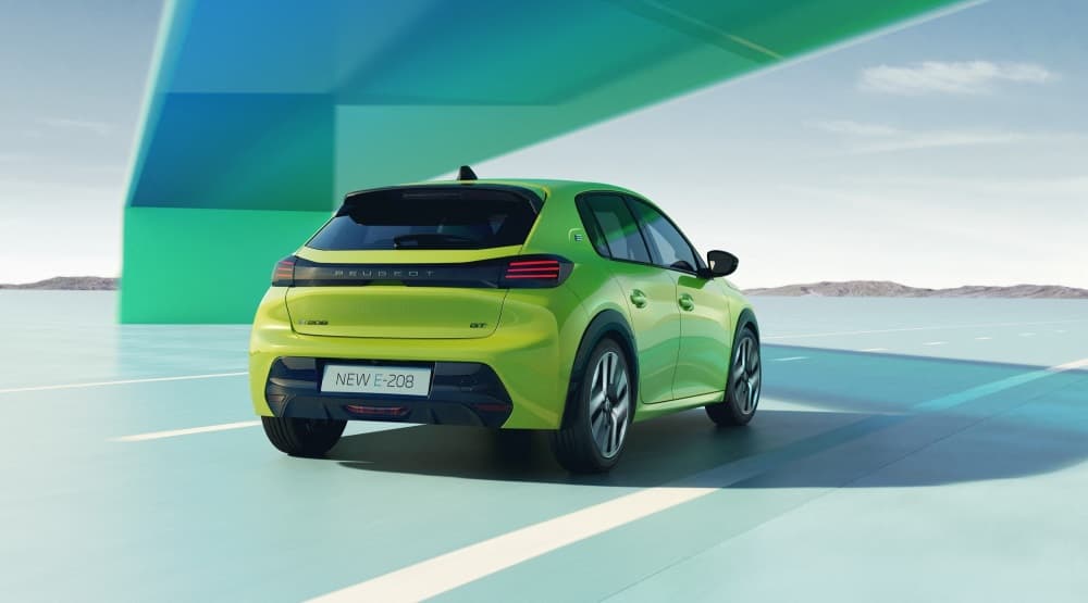La Peugeot 208 électrique génère la moitié des contrats de leasing social pour la marque.