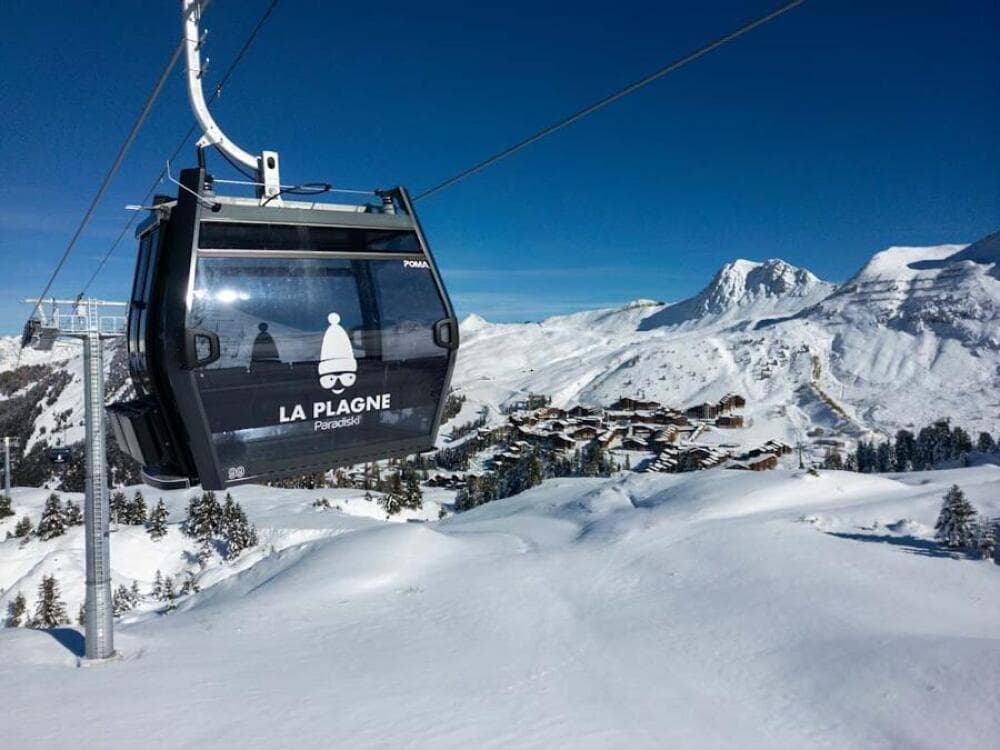 La Plagne reste finalement dans le giron de la Compagnie des Alpes. Une nouvelle qui vient contrebalancer la perte annoncée en août dernier de l'exploitation du domaine skiable de Tignes (Savoie) après 35 ans d'activité.