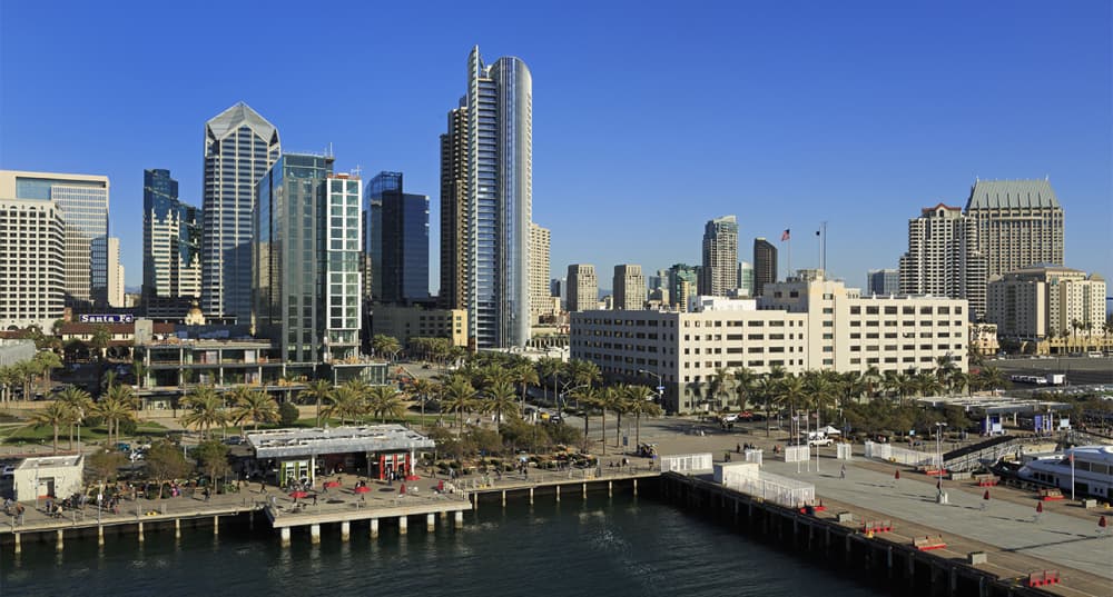 Gratte-ciel sur Harbor Drive, San Diego, Californie, États-Unis.