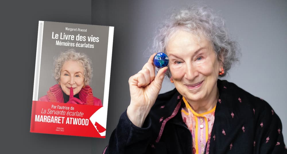 « Le Livre des vies – Mémoires écarlates », de Margaret Atwood, traduit de l’anglais (Canada) par Michèle Albaret-Maatsch, Michelle Szkilnik, Nathalie Bru, Anna Gibson, Sarah Tardy et Christine Evain, Robert Laffont, 616 pages, 25,90 euros.
