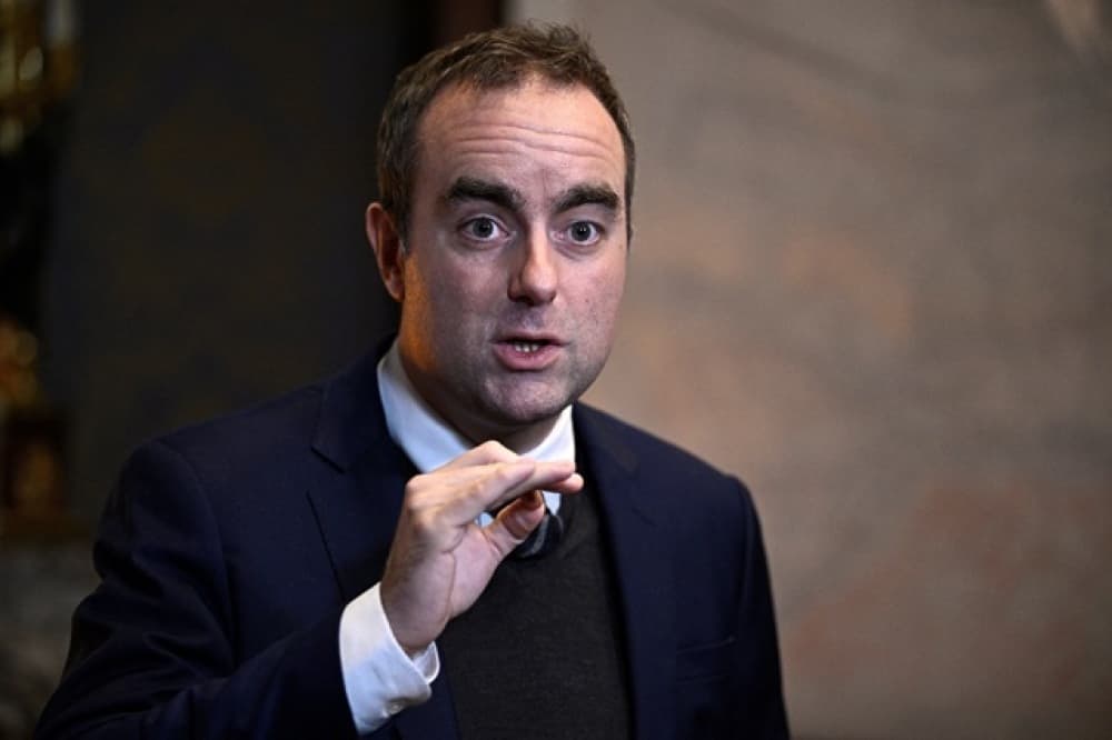 Sébastien Lecornu explique que ces investissements iront " soutenir les infrastructures, les capacités de calcul, la recherche, les entreprises et les filières industrielles "