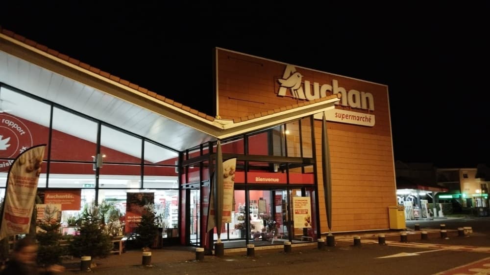 Après des négociations tendues, les enseignes imposent une stabilité des prix, quitte à déréférencer certaines grandes marques.