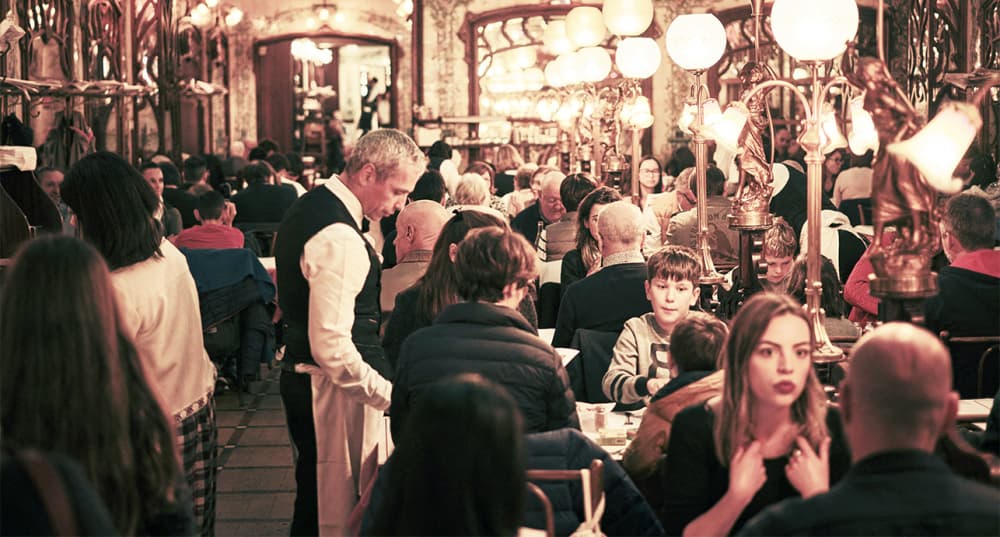 Le Bouillon Chartier de Montparnasse, au style art-nouveau.