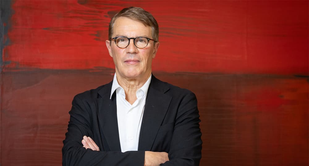 Patrick Bloche, premier adjoint au maire de Paris, dans son bureau à l'Hôtel de Ville de Paris, le 4 décembre 2025.