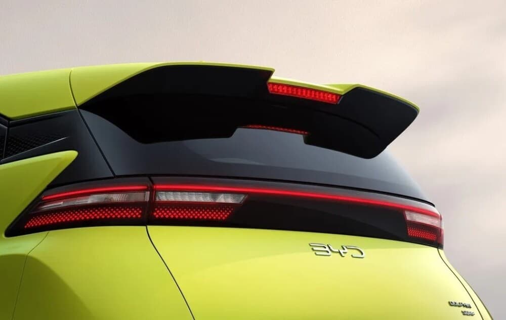 BYD, numéro un mondial des ventes de véhicules électriques en 2025, a multiplié ses ventes par sept en Italie, à 23 621 unités.