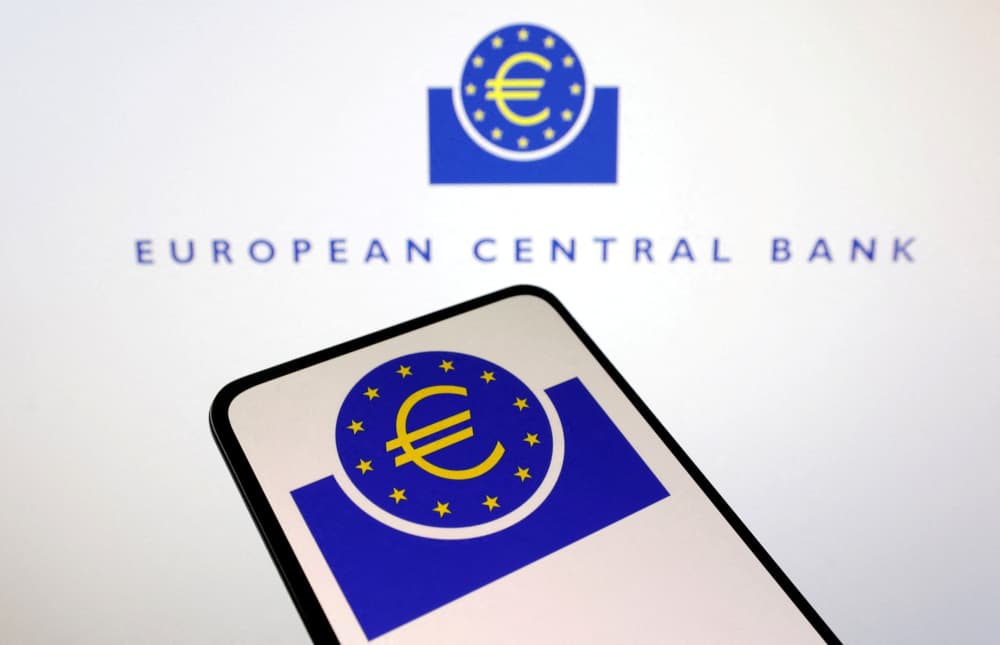 Depuis 2008, les banques de la zone euro ont renforcé leurs réserves. Aujourd'hui, elles plaident pour un allègement face à Londres et Wall Street. Mais la BCE brandit la menace des chocs externes et refuse toute dérégulation dangereuse.