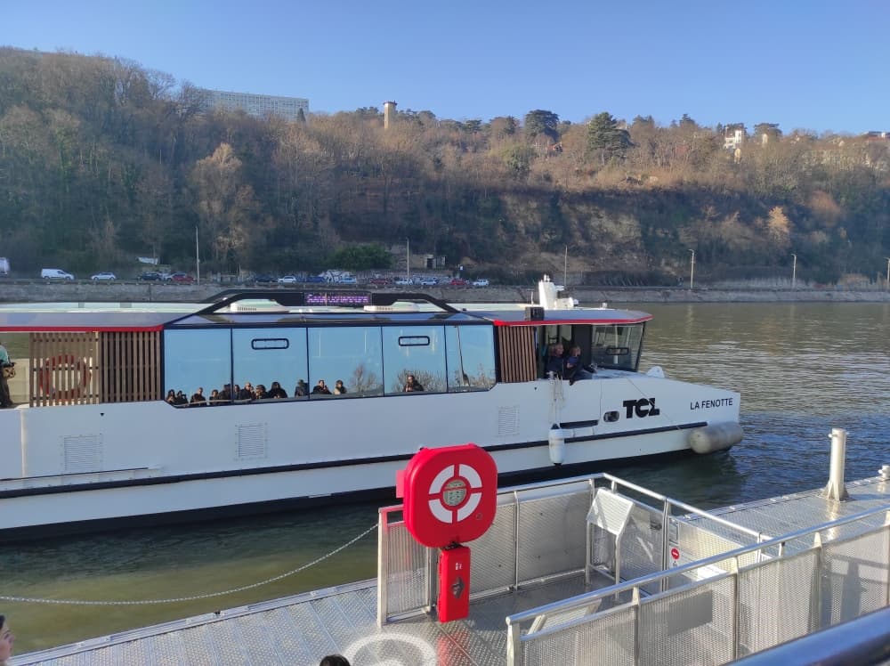 Le Sytral a lancé au printemps 2025 une ligne de transport fluvial dans la capitale des Gaules. Une offre qui s'ajoute à celle du réseau de transport en commun lyonnais.
