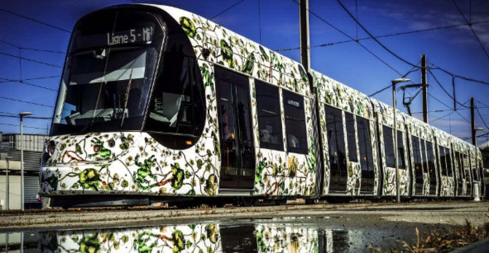 Lancée officiellement le 20 décembre 2025, la ligne 5 du tramway montpelliérain reliera, sur 17 kilomètres, Clapiers (au nord) à Grés-de-Montpellier (au sud-ouest), en 27 stations et 45 minutes.