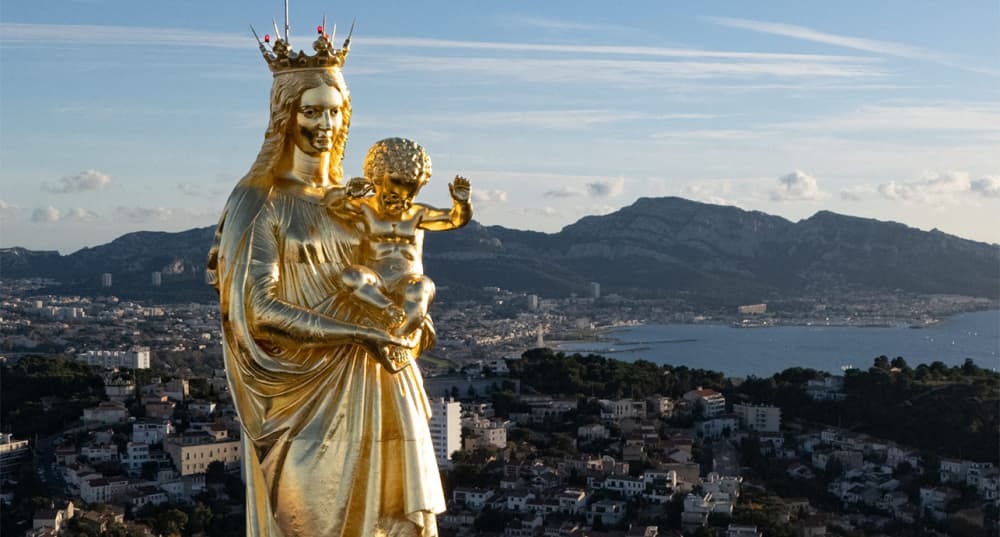 La Bonne Mère à Marseille vient d'être entièrement redorée.