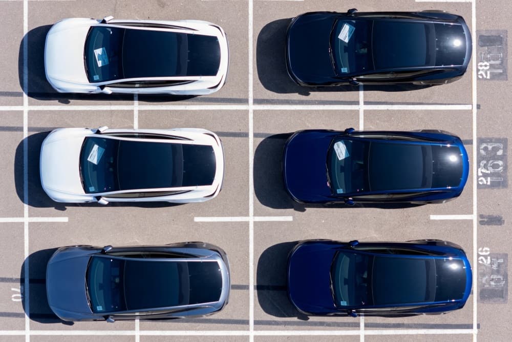 Début octobre, plusieurs médias américains ont rapporté qu'une plainte avait été déposée en Californie par la famille d'une étudiante de 19 ans, décédée dans un accident impliquant un véhicule de Tesla.