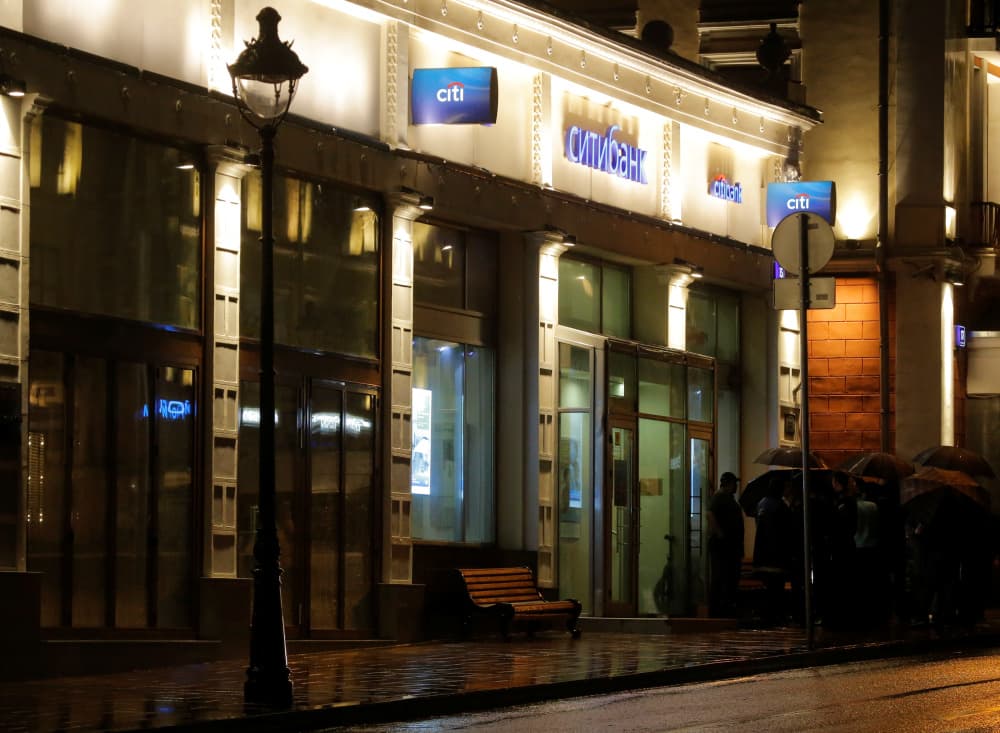 Citigroup sort du marché russe en cédant sa filiale AO Citibank à Renaissance Capital. Cette transaction se traduit par une perte nette de 1,1 milliard de dollars pour la banque américaine. Le processus, qui devrait s’achever début 2026, vise à...