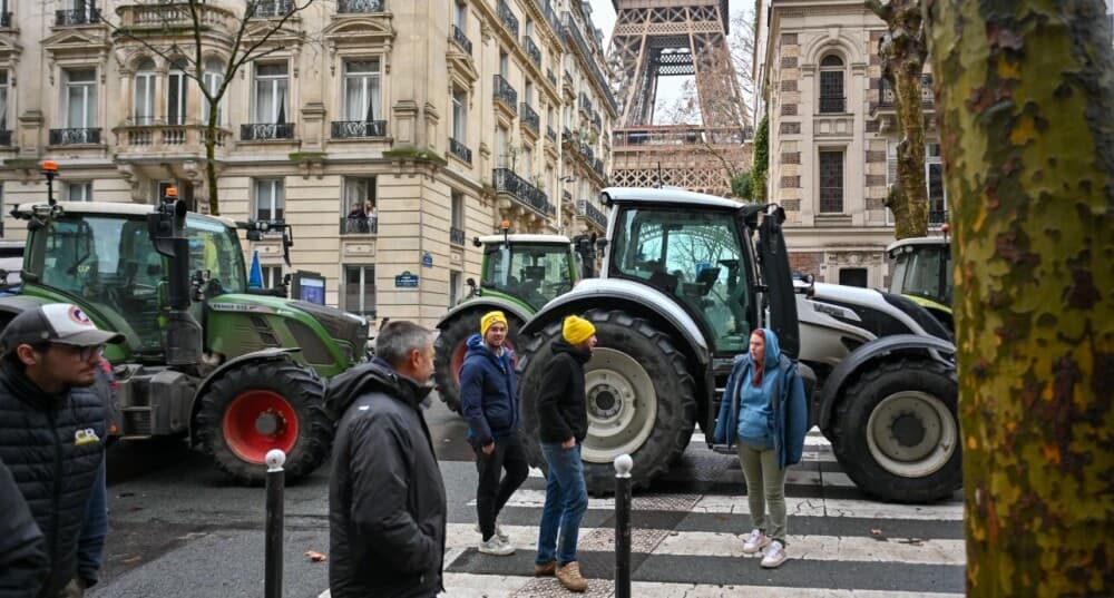 Des agriculteurs manifestent contre l'accord du Mercosur, le 8 janvier à Paris.
