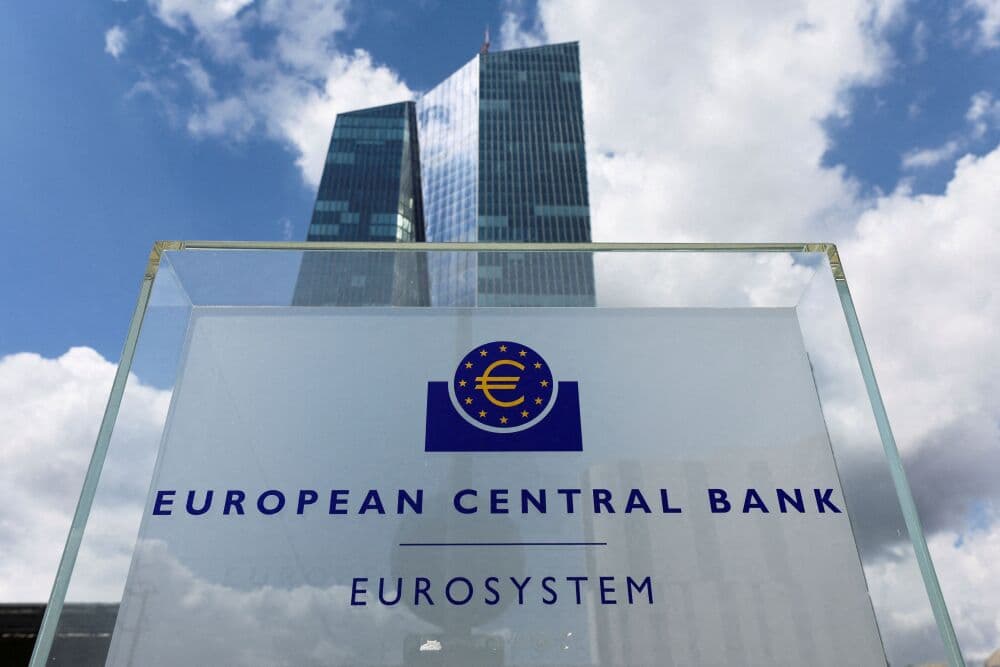 Dans un scénario défavorable, les pertes pourraient atteindre 5 à 6 % des actifs pour les retraites et environ 4 % pour les assureurs, alors même que les expositions directes des banques resteraient limitées.