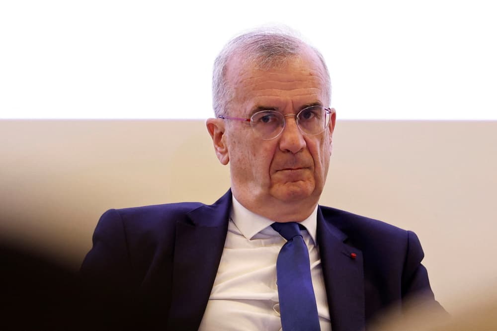 Le gouverneur de la Banque de France, François Villeroy de Galhau, s'inquiète des "choix gérontocratiques" effectués par la France ces 15 dernières années, au détriment des dépenses d'avenir dans sa lettre au président de la République qu'il a dévoilée...
