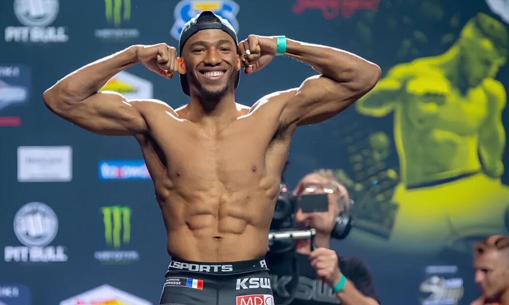 Salahdine Parnasse, double champion KSW, devra utiliser son allonge pour éviter le sol face à Marcin Held.