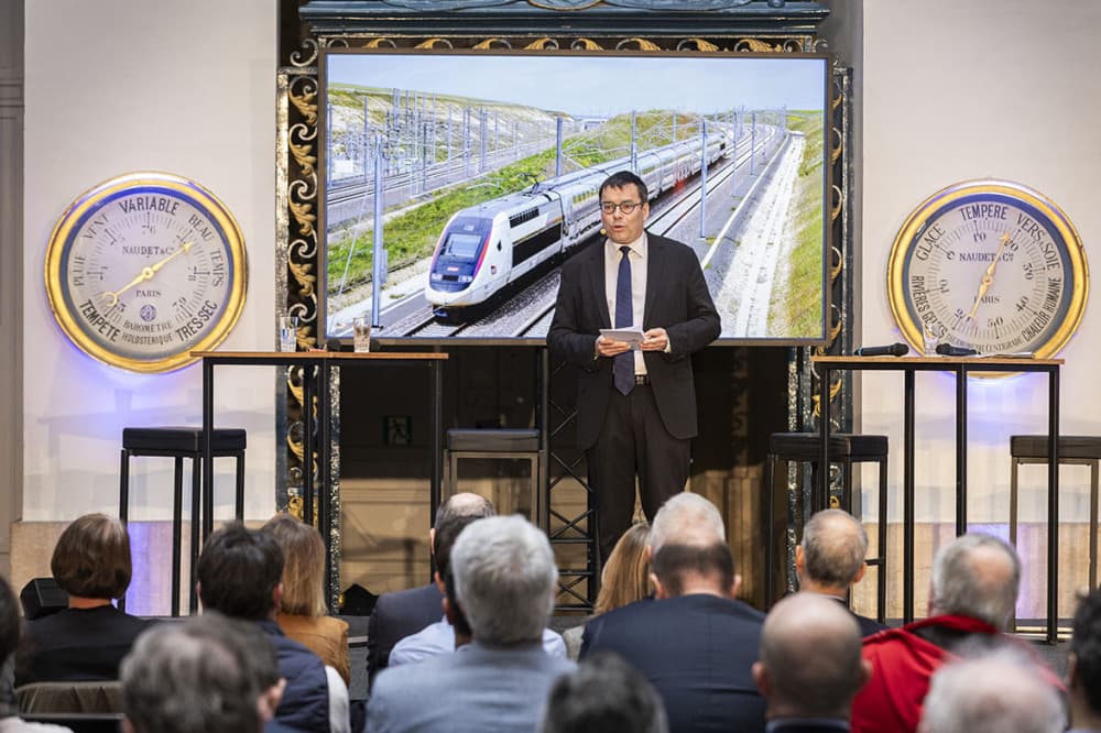 Le directeur général concessions du groupe Vinci le 25 mars 2025 sur un événement promouvant les partenariats public-privé dans le ferroviaire.