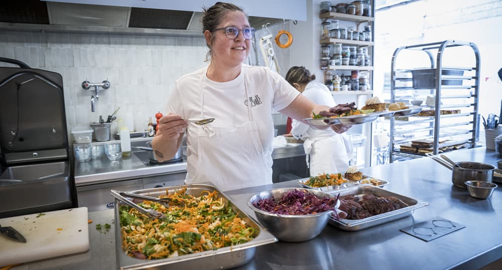 Chloé Charles, cheffe de la Cantine du midi du restaurant Lago à Paris.