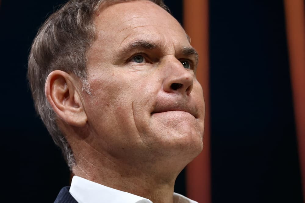Oliver Blume, président du directoire de Volkswagen AG. Le patron du géant allemand a confirmé au quotidien Handelsblatt le gel du projet d'usine Audi aux États-Unis, jugeant l'investissement « injustifiable » face au mur tarifaire de 25 % imposé par...