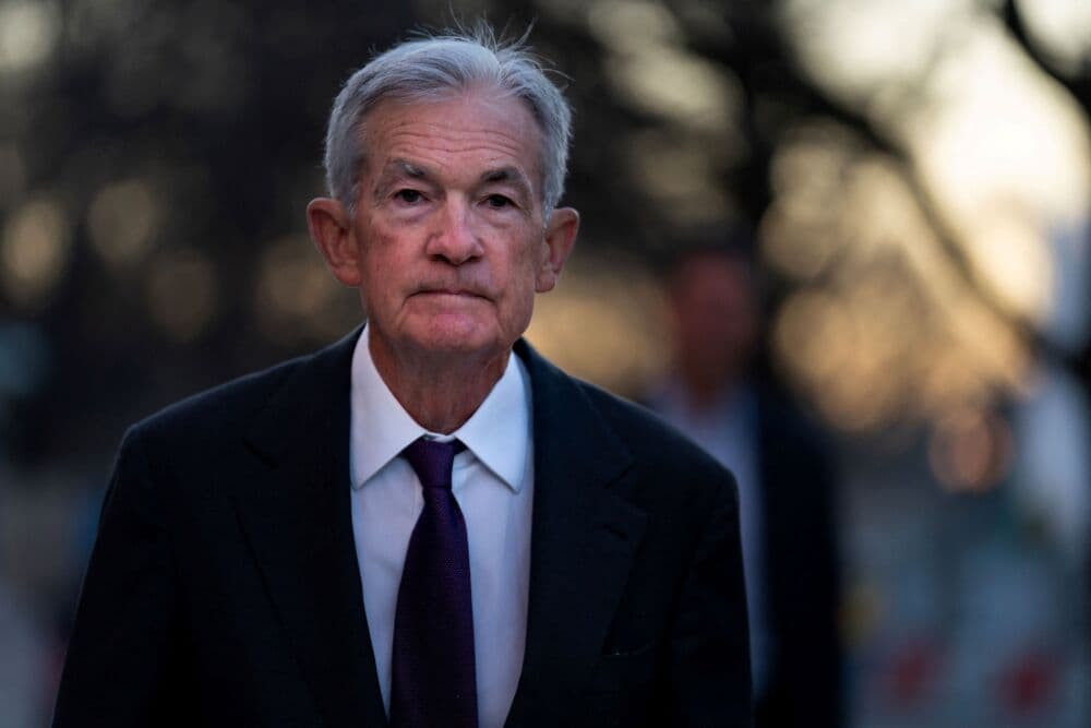 Jerome Powell, dont le mandat se termine le mois prochain, a souvent été la cible de critiques virulentes de la part de Donald Trump. Le président américain lui reprochait son refus de baisser les taux d'intérêt de manière aussi agressive que souhaité...