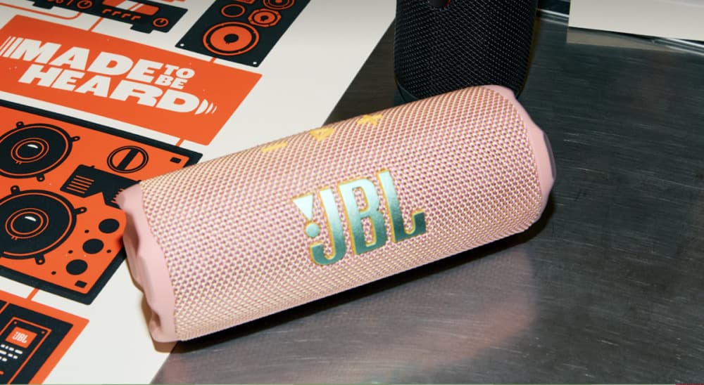 JBL Flip 7 : -27 % sur l’enceinte portable tout-terrain au son boosté par IA