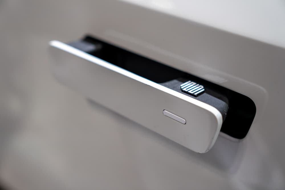 La poignée de porte rétractable de la Indi One EV 2023 .