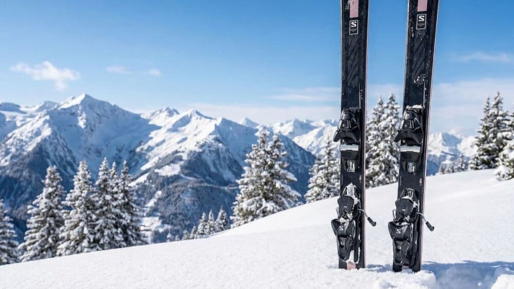Le pack ski Salomon S/MAX N°8 permet de progresser avec précision et confort sur piste.