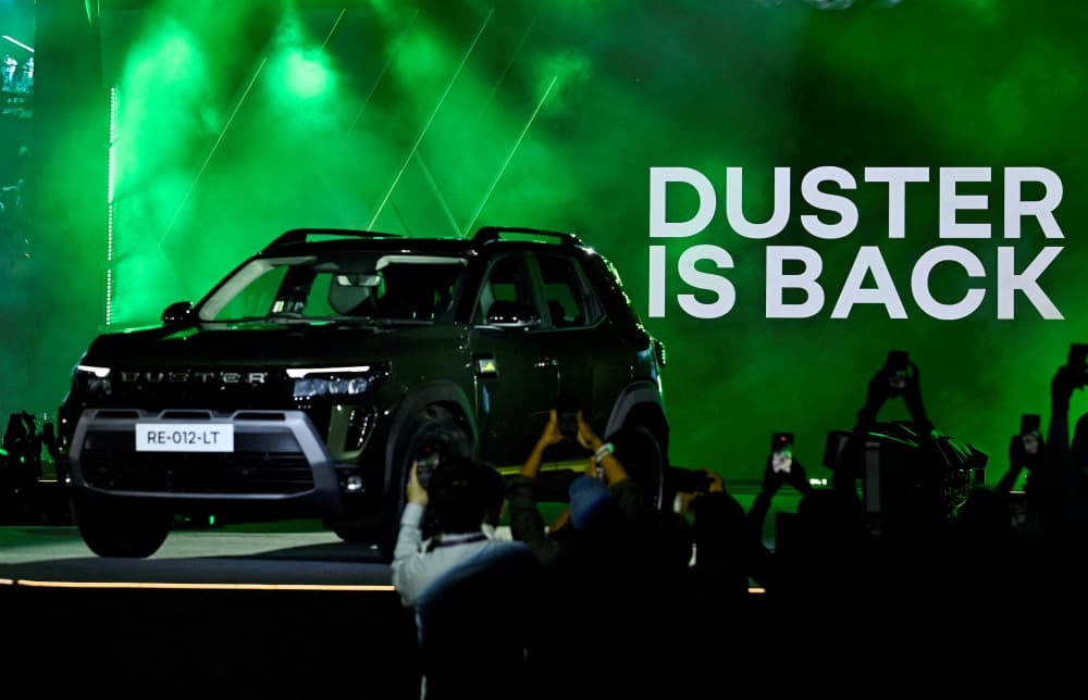 Le constructeur automobile français Renault Group dévoile un nouveau modèle du SUV Duster lors d'une cérémonie de lancement à Chennai, en Inde, le 26 janvier 2026.