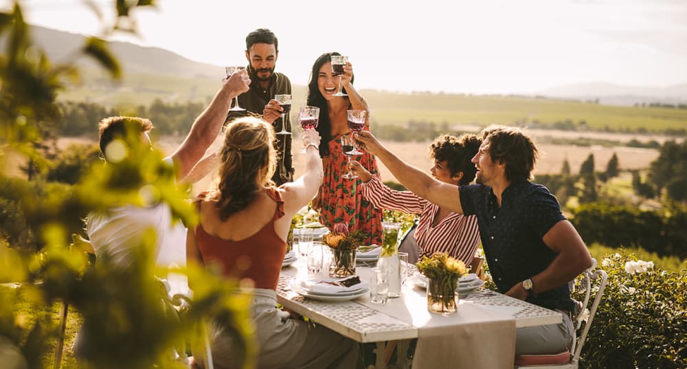 Découvrez notre sélection idéale pour boire du vin entre amis.