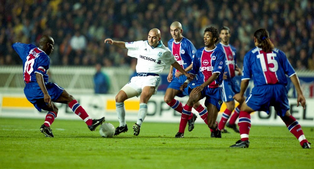 Jay-Jay Okocha, Ivan de la Pena, Jerôme Leroy et Edouard Cisse, lors d'un OM/PSG, le 12 octobre 1999.