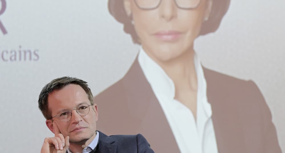 Pierre Yves BOURNAZEL participe au Face a face des quartiers populaires organisé par l'association sytteen dans le 13eme arrondissement.