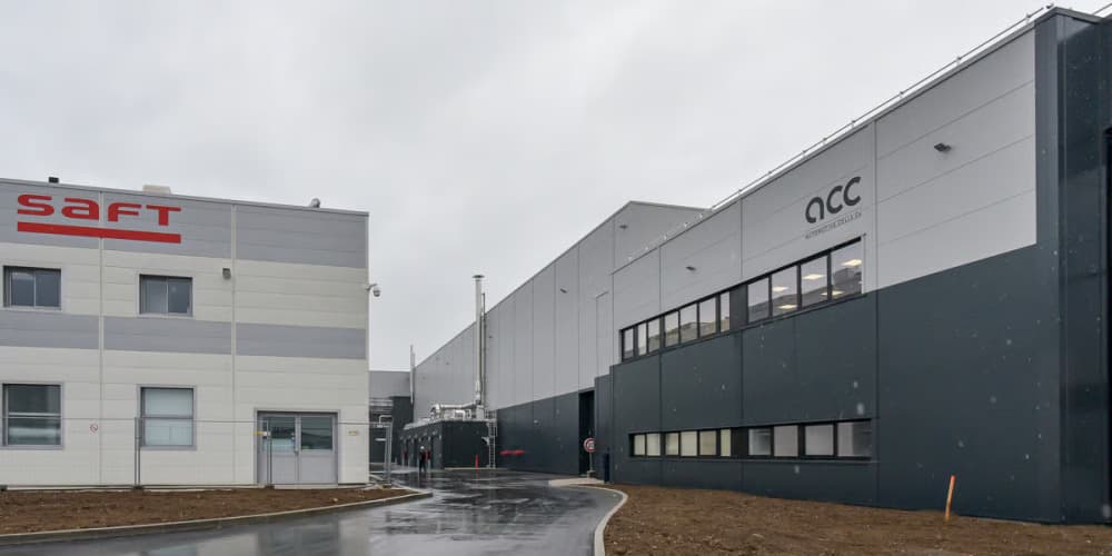 A Nersac, en Charente, Automotive Cells Company dispose d'une usine pilote pour tester la fabrication de batteries en grande série.