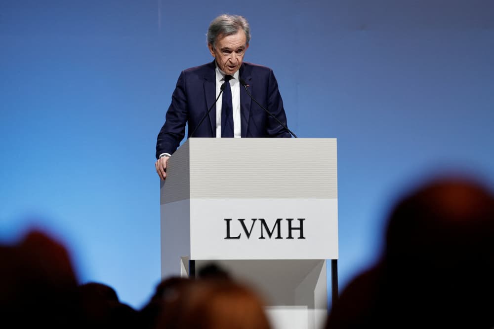 Bernard Arnault, président-directeur général de LVMH Moët Hennessy Louis Vuitton, s'exprime lors de la présentation des résultats annuels 2025 de LVMH à Paris, le 27 janvier 2026.