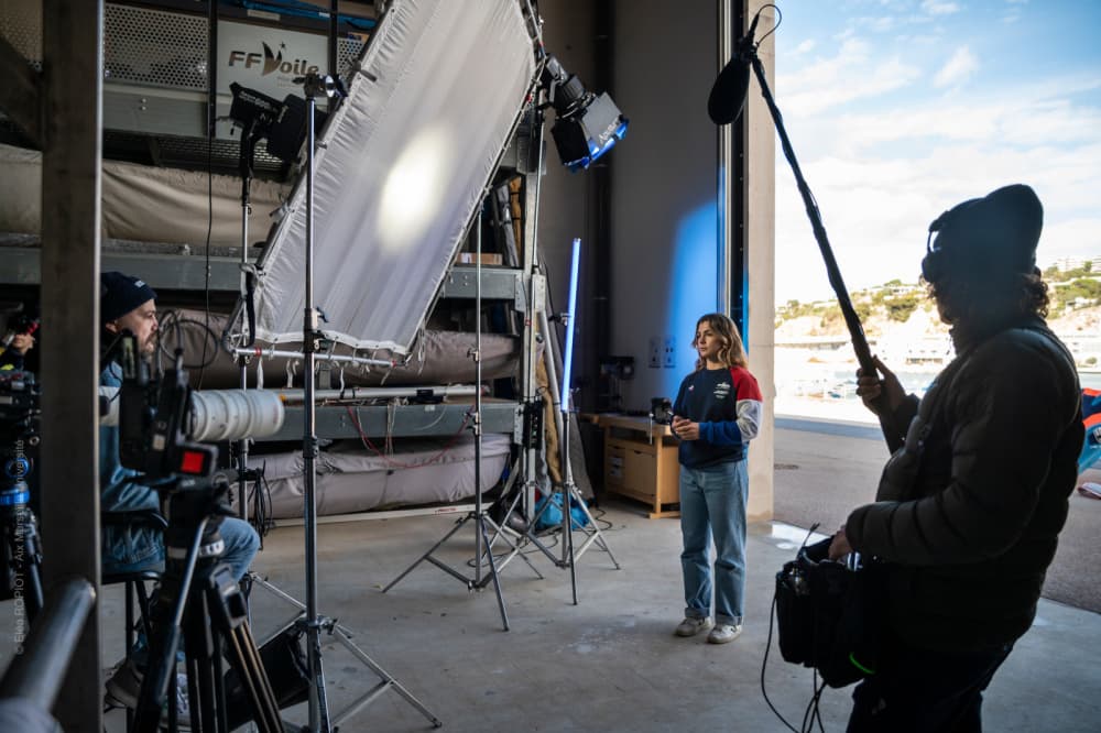 Sportifs de haut niveau sur la Base nautique du Roucas Blanc. Etudiants AMU. Tournage video et Interview . Preparation dans le cadre des Jeux Olympiques 2024 a Marseille. Discipline Voile et Windsurf - Sportifs base nautique du Roucas Blanc
