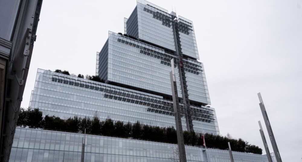 Le 6 février, le parquet national financier a ouvert une enquête préliminaire pour « blanchiment de fraude fiscale aggravée » visant l'ex-président de l'Institut du monde arabe, Jack Lang.