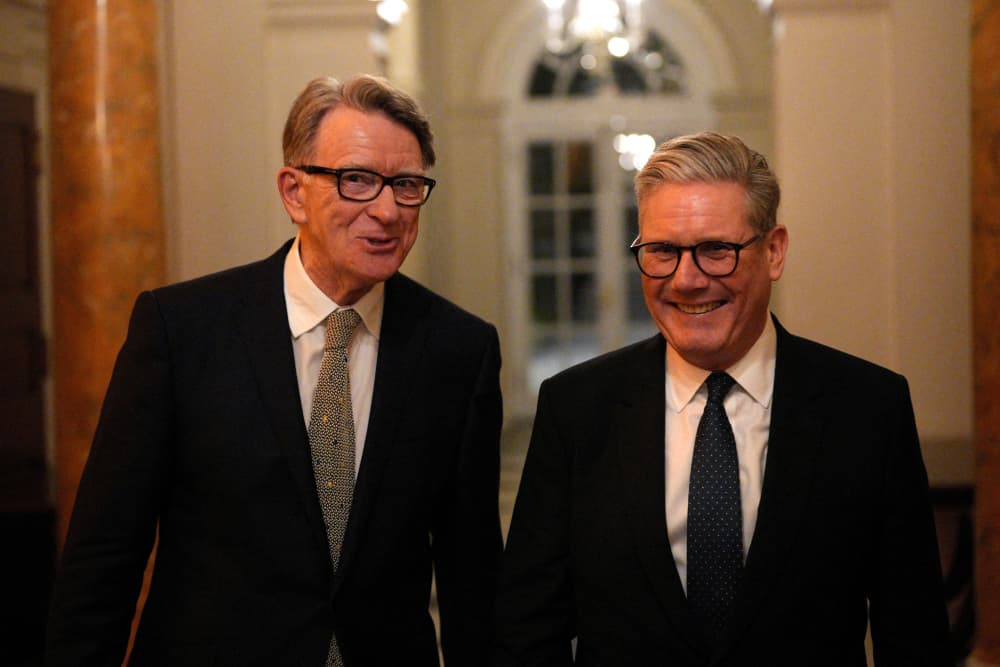 Peter Mandelson avec Keir Starmer lors de sa visite à Washington l'an passé.