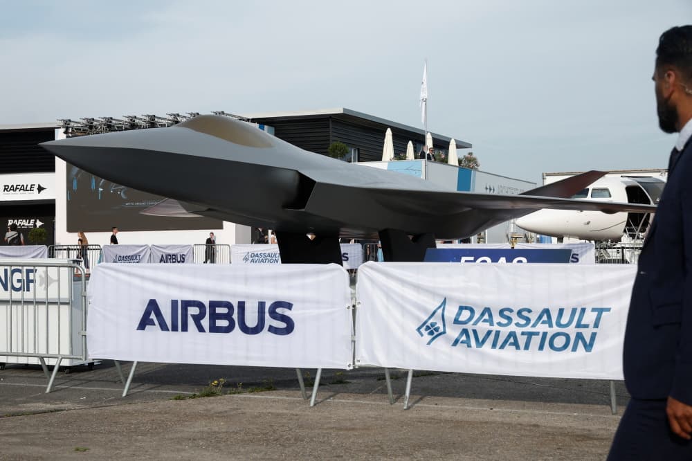 A model of a Future Combat Air System (SCAF), a European aircraft developed by France, Germany and Spain is displayed during the 54th International Paris Airshow at Le Bourget Airport near Paris, France, June 19, 2023. REUTERS/Benoit Tessier - 54th...