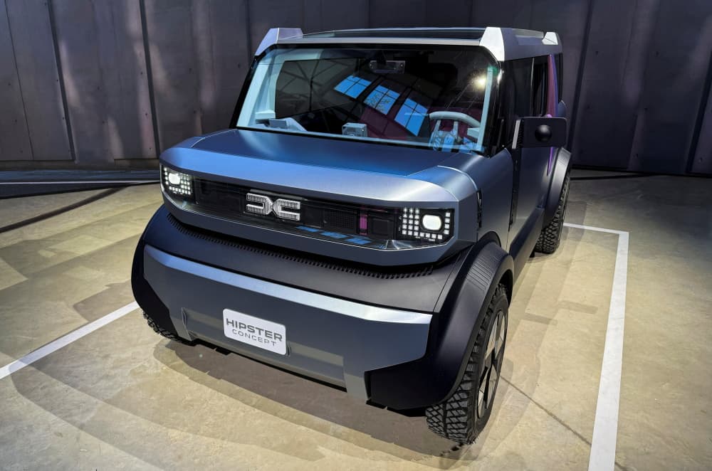 Le "Hipster Concept", un concept-car de mini-citadine électrique, a été dévoilé par Dacia lors d'une présentation à Meudon, près de Paris, le 30 septembre 2025.