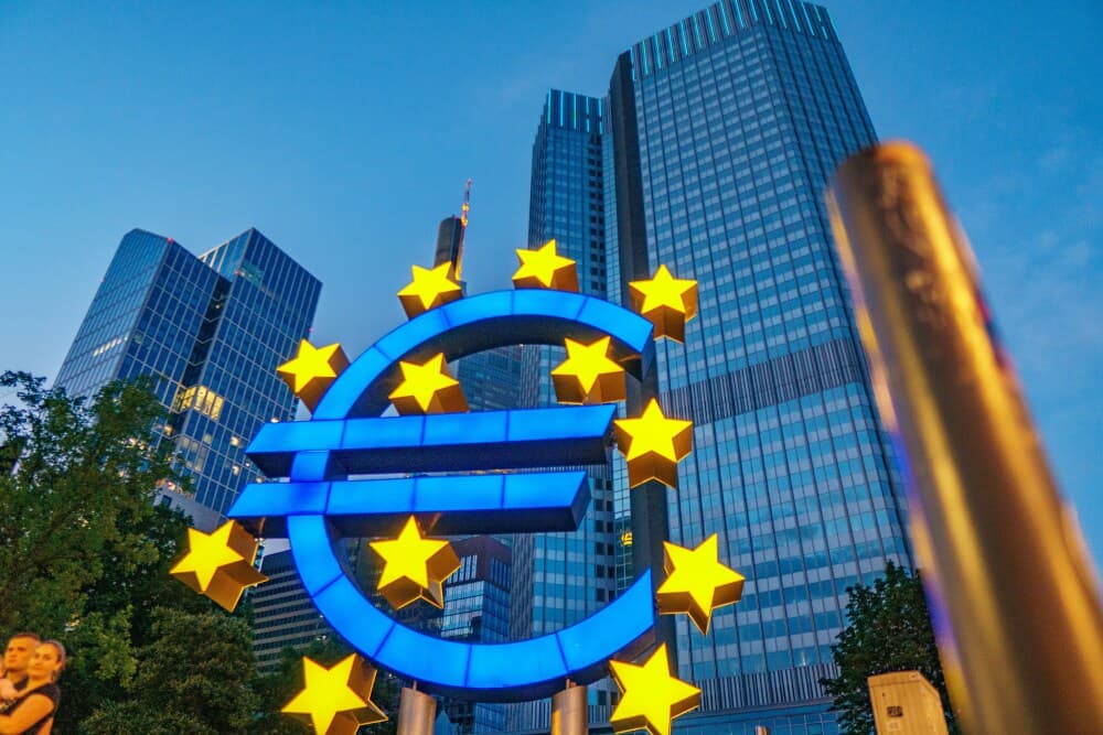 La dépendance de l'Europe aux énergies fossiles menace la stabilité des prix, selon une note de la BCE.