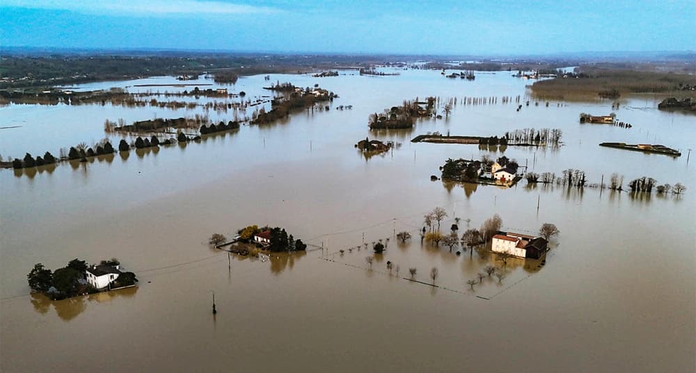 Vue aérienne du village de La Réole inondé par la Garonne, dans le sud-ouest de la France, le 17 février 2026.